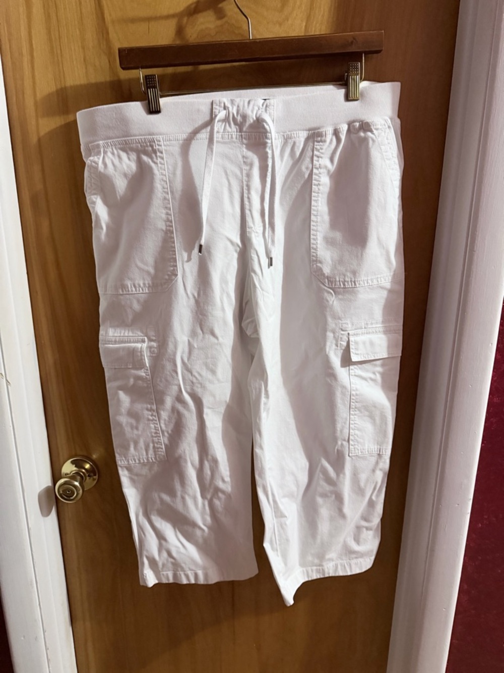 Chaps White Cargo Drawstring cropped pants large never worn or washed
